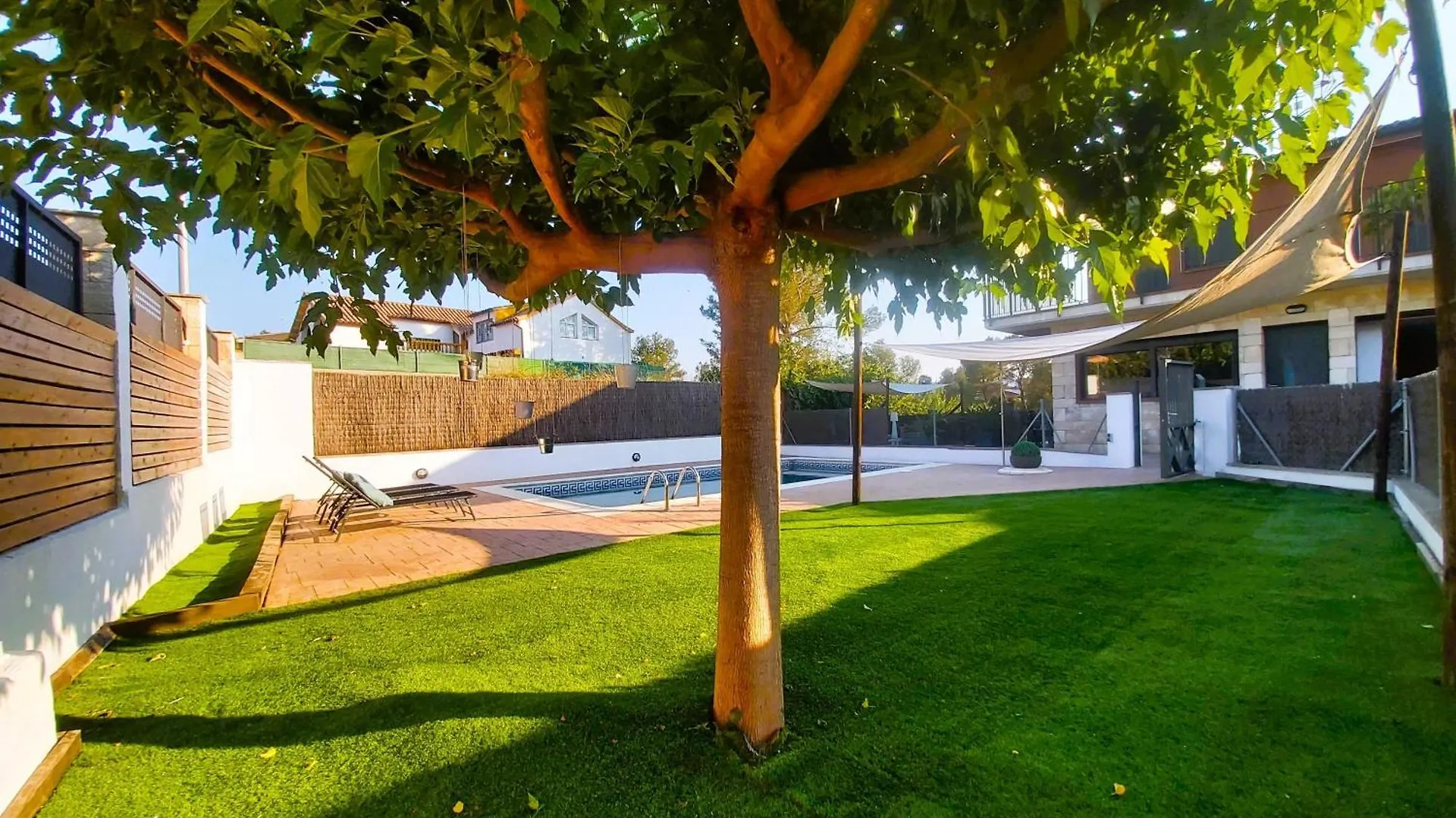 MORERABLANCA piscina, barbacoa, chill-out San Mateu de Bages 0*,