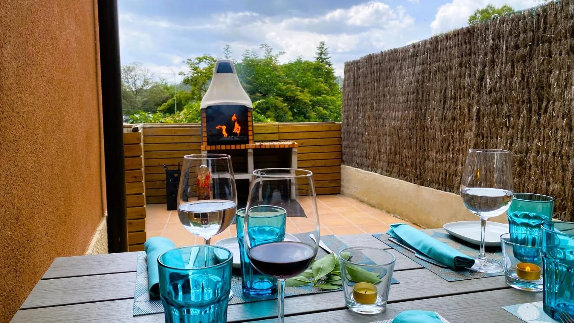 MORERABLANCA piscina, barbacoa, chill-out San Mateu de Bages Spagna